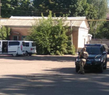 У Полтаві чоловік погрожує підірвати себе разом із поліцейським