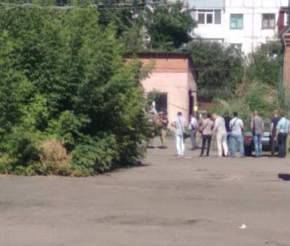 У Полтаві чоловік погрожує підірвати себе разом із поліцейським