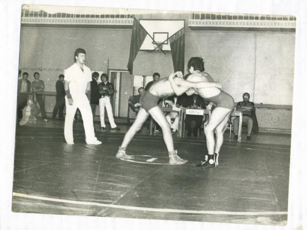 Поєдинок з вільної боротьби в спорткомплексі «Авангард» в Прип'яті. Фото середини 1980-х