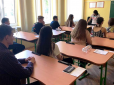 Буфет прибрали, за парту - по одному: Як будуть працювати з 1 вересня школи в Україні