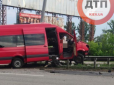 Водій загинув миттєво: ​Під Києвом сталася страшна ДТП - мікроавтобус 