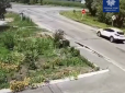 Під Києвом 26-річна дівчина на позашляховику влетіла у вантажівку: Моторошний момент потрапив на відео