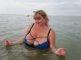Літо, море, краса: Українка з 13-м розміром бюсту нагадала про себе 