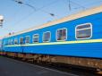 Черговий неадекват: У потязі на Черкащині пасажир погрожував ножем поліцейським