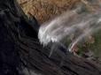Дивовижне видовище: В Австралії через сильний вітер водоспади потекли в зворотному напрямку (відео)
