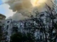 У центрі Києва палає старовинна будівля