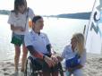 15-річна українка, з дитинства прикута до візка, встановила рекорд у плаванні на відкритій воді (відео)