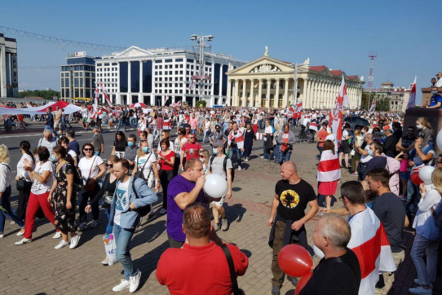 У Мінську та низці інших міст Білорусі проходять багатотисячні акції протесту - На протестах у Мінську затримали вже щонайменше 125 осіб
