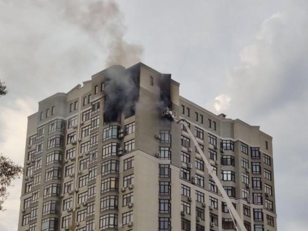Рятувальники локалізували пожежу в київській висотці.