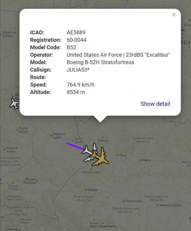 Бомбардувальники Boeing B-52H в небі над Україною в районі Волинської області Скріншот: Twitter/Status-6