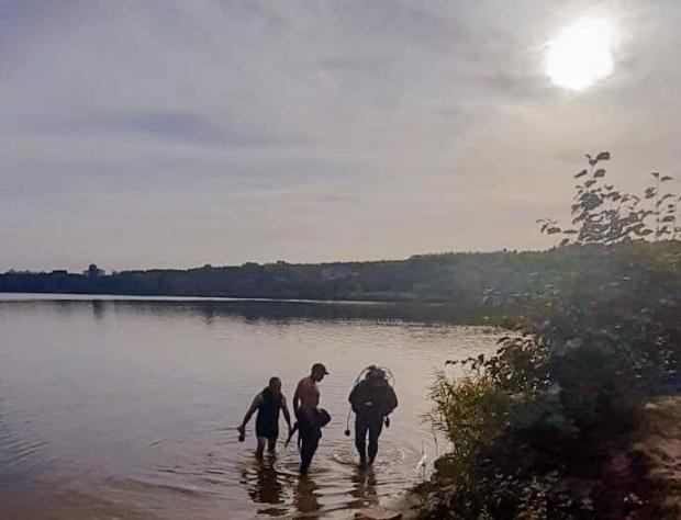 У озері Редькине, що в Оболонському районі Києва, виявили тіло молодого чоловіка.
