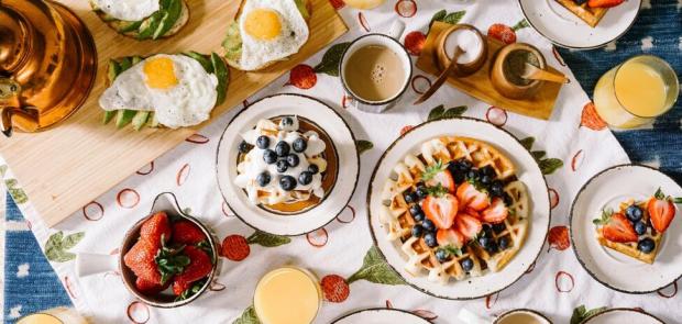 Названо три варіанти корисних сніданків, які допоможуть схуднути