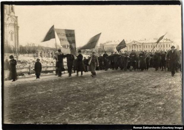 Українська репрезентація на урочистій ході у Томську. 23 (10) березня 1917 року