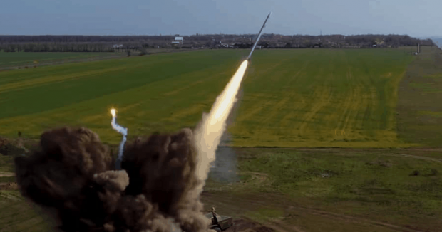 Пуск ракетного комплексу «Вільха-М» Стопкадр з відео Військового телебачення України