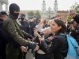 Масові протести в Білорусі: У Мінську люди без розпізнавальних знаків напали на марш жінок (фото, відео)
