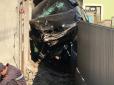 Збив світлофор і повис на паркані: У Чернівцях поліцейський влаштував епічну ДТП (фото)