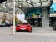 Коштує понад мільйон євро: У Харкові помітили ексклюзивний Ferrari (фотофакт)