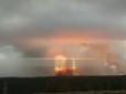Немов ядерний гриб: Мережу вразив потужний вибух на складі боєприпасів під Рязанню (відео)