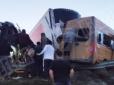 Багато постраждалих і загиблих: У Росії сталася страшна ДТП з фурами і шкільним автобусом (відео)