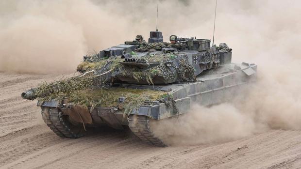 Єдиним танком бундесверу є Leopard 2. Наразі використовується у версіях А6, А6М, А7 і А7V, а на складах перебувають також машини А4