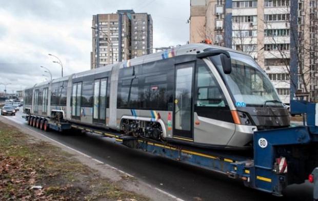 У Київ приїхав перший львівський супер-трамвай
