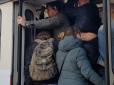 Шукають людей без масок: У Харкові поліція влаштовує облави в транспорті (відео)