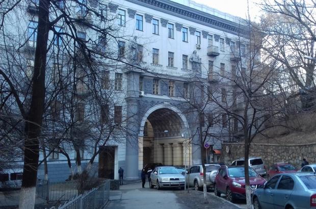 Сучасний вигляд будівлі Київметробуду (вулиця Прорізна, 8) з боку вулиці Бориса Грінченка