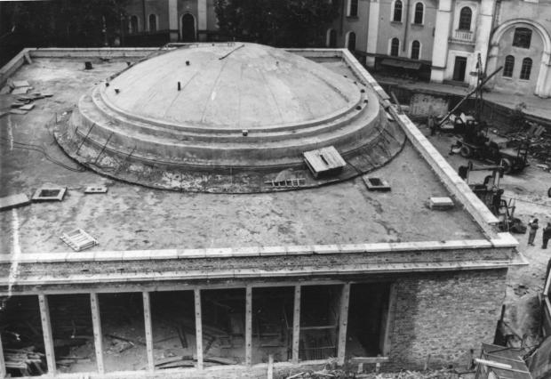 Будівництво наземного вестибюля станції Арсенальна. 1959 рік