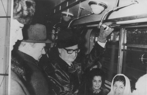 Сальвадор Альєнде у вагоні Київського метрополітену. 1972 рік