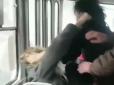 Тягали одна одну за волосся: Жінки влаштували бійку в київському трамваї через відсутність маски (відео)
