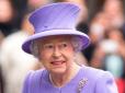 Вік і час змушують: Королева Єлизавета вперше вийшла на публіку в масці (фото)