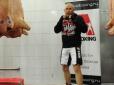 На Росії боєць MMA з кастетом побив двох колег (відео)