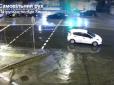 Некероване: У Києві авто без водія виїхало зі стоянки і спричинило ДТП (відео)