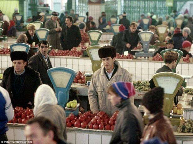 Один з міських ринків, Калуга, СРСР, 1991 рік