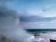 Хвилі підіймаються до двох метрів: У мережі показали вражаючий шторм на морі в Одесі (фото)