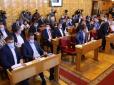 На першій сесії обласної Ради Закарпаття депутати-угорці влаштували політичний демарш