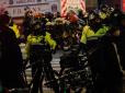 У Нью-Йорку автівка розчавила натовп демонстрантів: Кадри смерті потрапили на відео (16+)