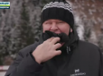 Довелося жерти рукавички: Одіозний спортивний коментатор із РФ програв парі (відео)