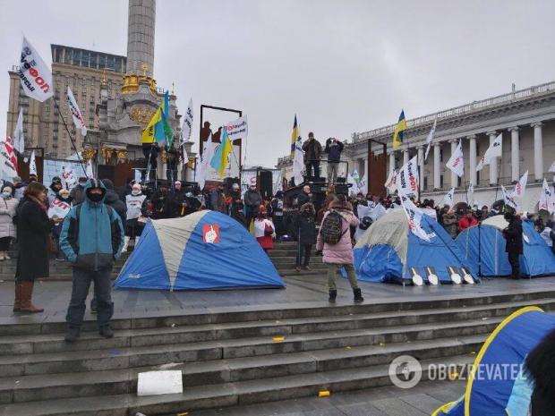 Протестувальники встановили намети на Майдані