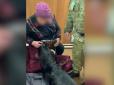Бабця з травичкою: На кордоні з РФ затримали 71-річну українку з наркотиками (відео)
