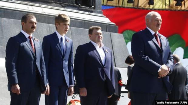 Олександр Лукашенко з синами Віктором, Миколою та Дмитром (зліва направо), 2018 рік