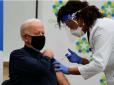 Новообраний президент США Джо Байден зробив щеплення від коронавірусу в прямому ефірі (відео)