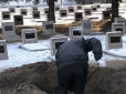 Курсантів вивели на репетицію, а могилу копають вручну: Харків готується до похорону Кернеса (фото, відео)