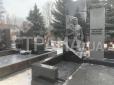 Поруч із Кушнарьовим: Як виглядають могила та хрест Кернеса (фото)