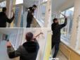 Окупанти кинули: У Криму робочі розгромили відремонтовану будівлю школи після того, як їм не заплатили за роботу (відео)