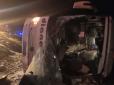 У РФ пасажирський автобус потрапив у моторошну ДТП, багато людей загинуло (фото, відео)