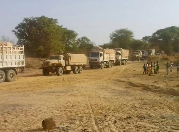 Вантажівки Урал-4320 в складі колони на кордоні між ЦАР та Суданом