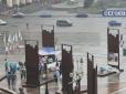 Люди стоять просто під дощем: У Києві не вщухають акції протесту підприємців (фото)