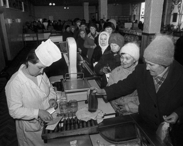 Черга в радянському магазині