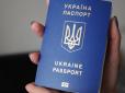 Перше місце вже третій рік утримують японці: Україна піднялася в рейтингу паспортів